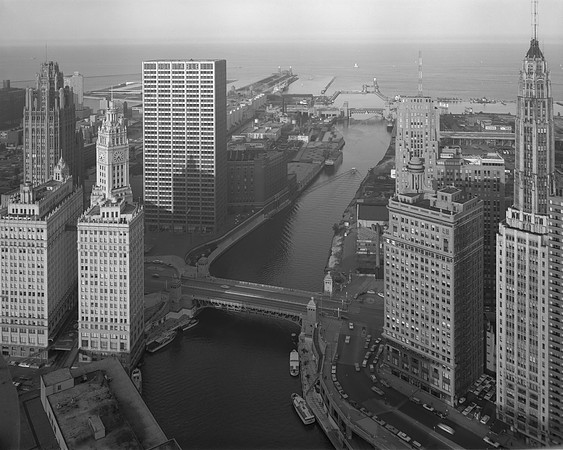 Chicago River toward Lake Michigan (HBSN-00827-C2)