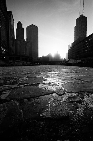 Ice breaking up on Chicago river (ST-10105036-0003)
