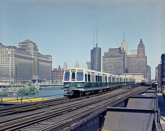 CTA train on the Lake Street el line (HB-30550)