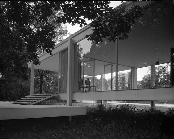 Front view of Farnsworth House (HB-14490-F)