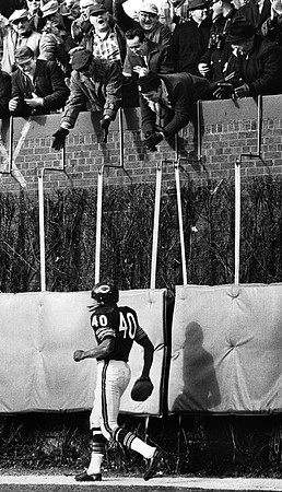 Gale Sayers at Wrigley Field (ST-17500299)