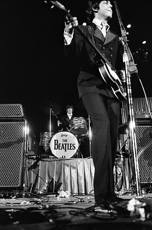 The Beatles peform at the International Amphitheatre (ST-17500695)