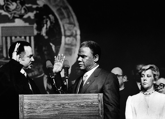 Swearing in of Mayor Harold Washington (ST-17500790)
