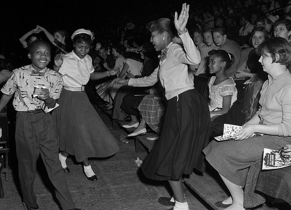 Rock 'n Roll Youth Rally at Chicago Stadium (ST-17500871)