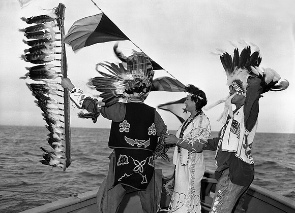 Native Americans meet the first ocean ship to reach Chicago (ST-17500873)