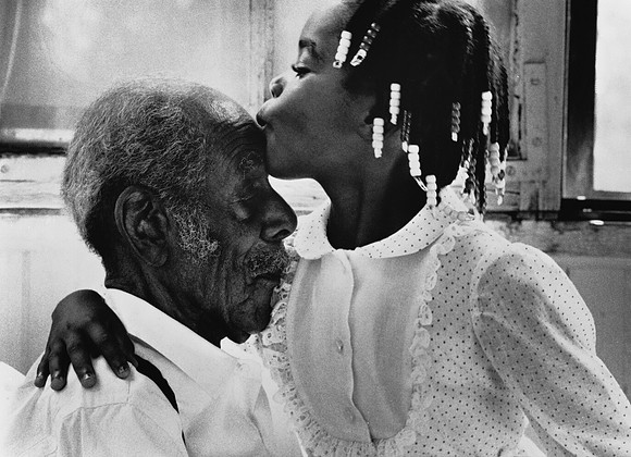 Rutherford B. Hayes Elmore, 112, and great-great-great-granddaughter Kiowa Gray (ST-17500886)