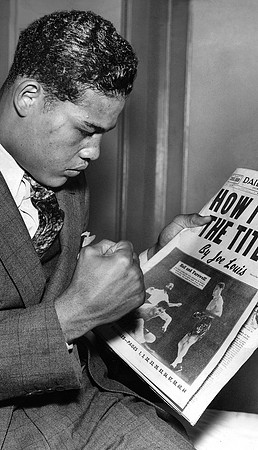 Joe Louis read the newspaper (ST-17500895)