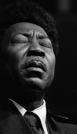 Muddy Waters performing at Mister Kelly's nightclub (ST-17500903)