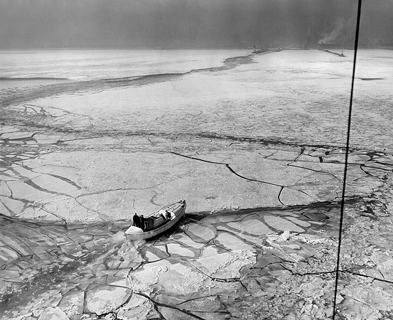 Boat navigating icy waters to the Coast Guard's lighthouse (ST-17500918)
