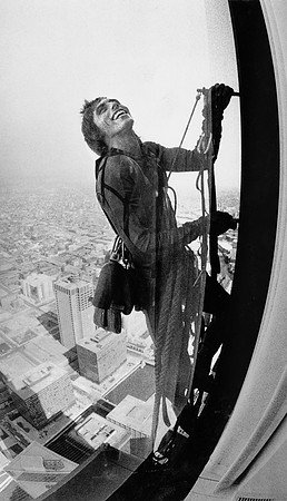 Spider Dan climbs Sears Tower (ST-17500789)